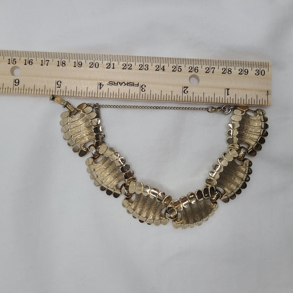 Vintage Monet Gold Tone 6 Panel Etched Flower Linked Bracelet w/ safety chain - Picture 6 of 7